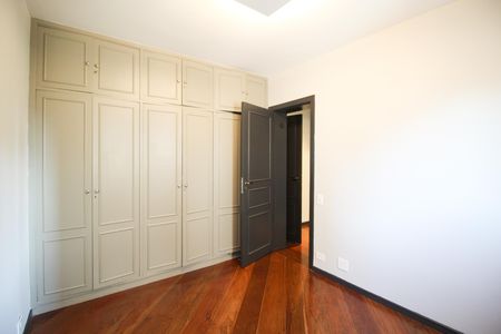 Apartamento à venda com 202m², 3 quartos e 3 vagas Apartamento à venda com 202m², 3 quartos e 3 vagasSuíte 2