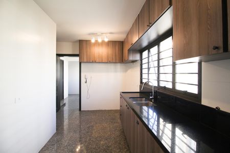 Apartamento à venda com 202m², 3 quartos e 3 vagas Apartamento à venda com 202m², 3 quartos e 3 vagasCozinha