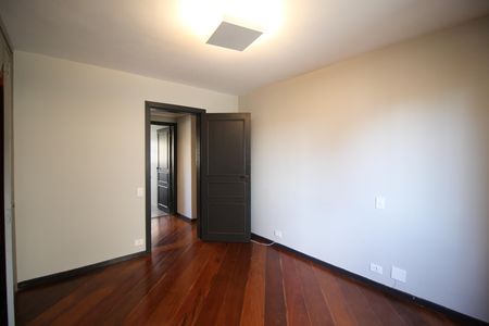 Apartamento à venda com 202m², 3 quartos e 3 vagas Apartamento à venda com 202m², 3 quartos e 3 vagas Suíte 1