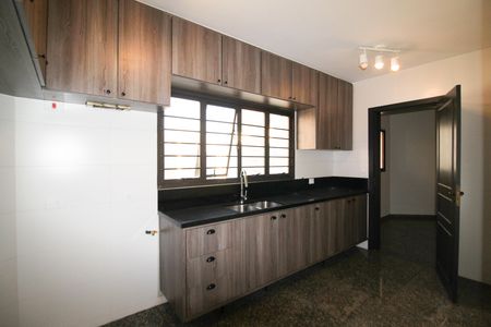 Apartamento à venda com 202m², 3 quartos e 3 vagas Apartamento à venda com 202m², 3 quartos e 3 vagasCozinha