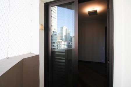 Apartamento à venda com 202m², 3 quartos e 3 vagas Apartamento à venda com 202m², 3 quartos e 3 vagasVaranda da Suíte 3