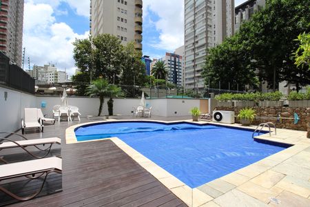 Apartamento à venda com 202m², 3 quartos e 3 vagas Apartamento à venda com 202m², 3 quartos e 3 vagasÁrea comum - Piscina