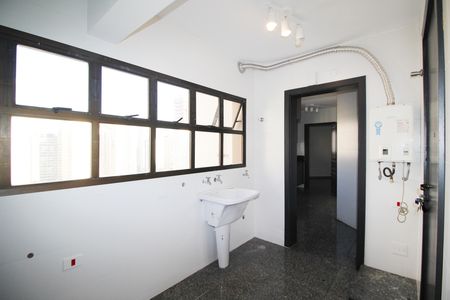 Apartamento à venda com 202m², 3 quartos e 3 vagas Apartamento à venda com 202m², 3 quartos e 3 vagasÁrea de Serviço