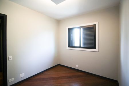 Apartamento à venda com 202m², 3 quartos e 3 vagas Apartamento à venda com 202m², 3 quartos e 3 vagasSuíte 2
