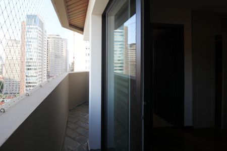 Apartamento à venda com 202m², 3 quartos e 3 vagas Apartamento à venda com 202m², 3 quartos e 3 vagasVaranda da Suíte 1