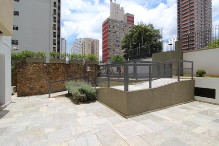 Apartamento à venda com 202m², 3 quartos e 3 vagas Apartamento à venda com 202m², 3 quartos e 3 vagasÁrea comum - Piscina
