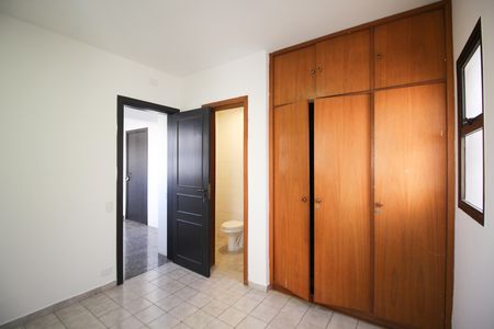 Apartamento à venda com 202m², 3 quartos e 3 vagas Apartamento à venda com 202m², 3 quartos e 3 vagasQuarto de Serviço