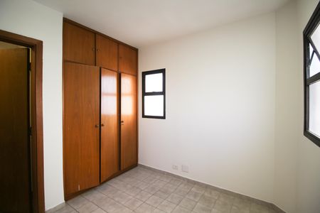 Apartamento à venda com 202m², 3 quartos e 3 vagas Apartamento à venda com 202m², 3 quartos e 3 vagasQuarto de Serviço