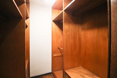 Apartamento à venda com 202m², 3 quartos e 3 vagas Apartamento à venda com 202m², 3 quartos e 3 vagasCloset da suíte 1