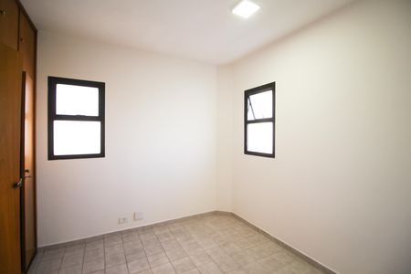 Apartamento à venda com 202m², 3 quartos e 3 vagas Apartamento à venda com 202m², 3 quartos e 3 vagasQuarto de Serviço