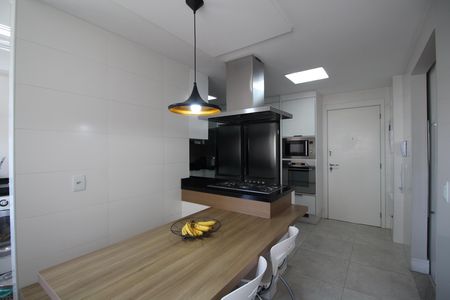 Apartamento à venda com 169m², 4 quartos e 2 vagasCozinha