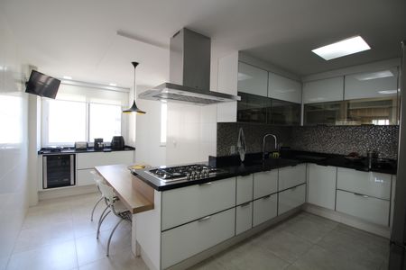 Apartamento à venda com 169m², 4 quartos e 2 vagasCozinha
