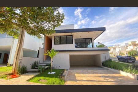 Casa à venda com 177m², 3 quartos e 4 vagas