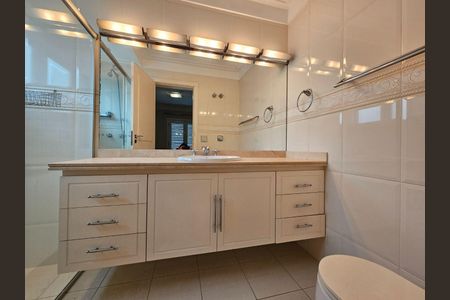 Casa à venda com 371m², 4 quartos e 4 vagas