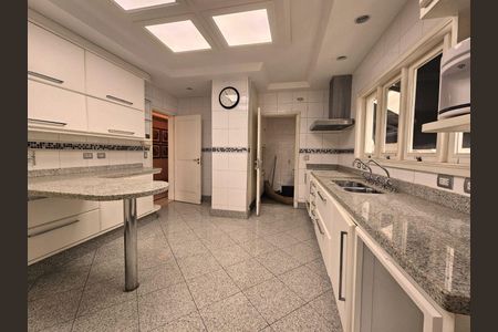 Casa à venda com 371m², 4 quartos e 4 vagas