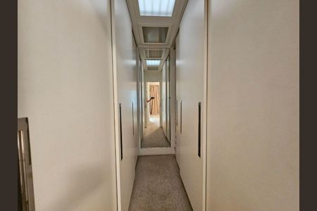 Casa à venda com 371m², 4 quartos e 4 vagas