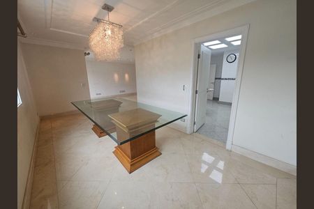 Casa à venda com 371m², 4 quartos e 4 vagas