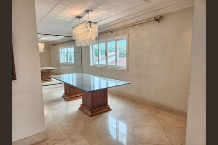 Casa à venda com 371m², 4 quartos e 4 vagas