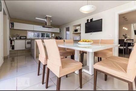 Casa à venda com 435m², 4 quartos e 6 vagas