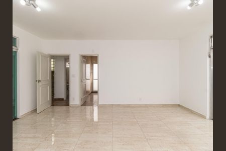 Casa para alugar com 600m², 3 quartos e 5 vagas