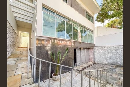 Casa para alugar com 600m², 3 quartos e 5 vagas