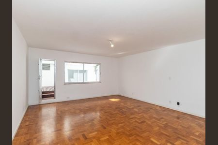 Casa para alugar com 600m², 3 quartos e 5 vagas