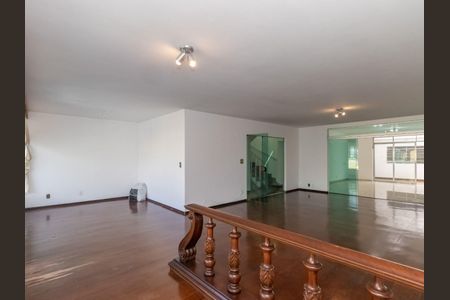 Casa para alugar com 600m², 3 quartos e 5 vagas