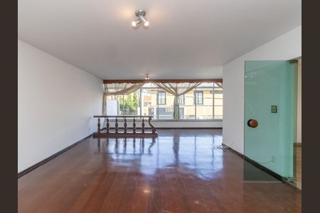 Casa para alugar com 600m², 3 quartos e 5 vagas
