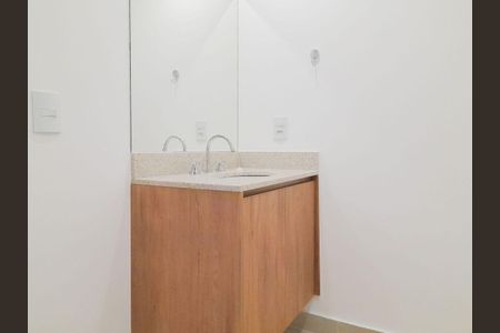 Banheiro  de kitnet/studio à venda com 1 quarto, 19m² em Jardim das Acacias, São Paulo
