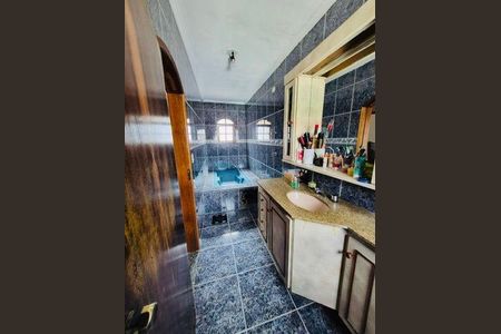 Casa à venda com 4 quartos, 183m² em Jardim Marek, Santo André