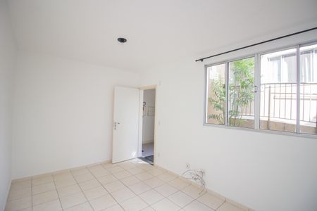 Sala de apartamento para alugar com 2 quartos, 45m² em Cabral, Contagem