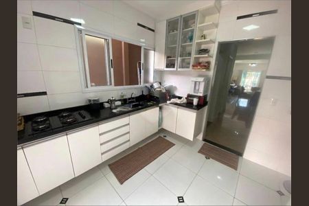 Casa à venda com 194m², 4 quartos e 4 vagas