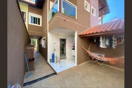 Casa à venda com 4 quartos, 194m² em Rio Pequeno, São Paulo