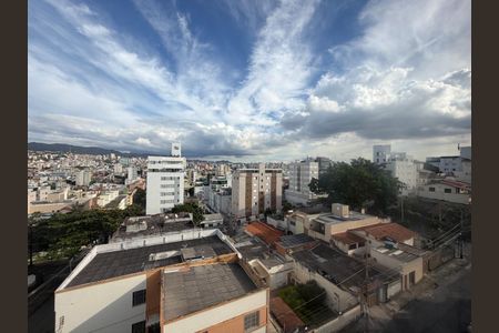Vista do lado esquerdo da janela do segundo quarto de apartamento à venda com 2 quartos, 57m² em Sagrada Família, Belo Horizonte