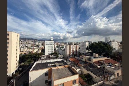 Vista do lado esquerdo da janela do primeiro quart de apartamento à venda com 2 quartos, 57m² em Sagrada Família, Belo Horizonte