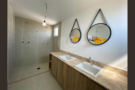 Apartamento à venda com 4 quartos, 215m² em Parque São Jorge, São Paulo