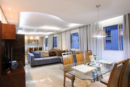 Apartamento à venda com 130m², 3 quartos e 2 vagas Apartamento à venda com 130m², 3 quartos e 2 vagasSala