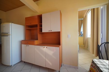 Cozinha de apartamento para alugar com 2 quartos, 65m² em Agronômica, Florianópolis