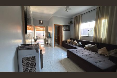 Sala de casa à venda com 3 quartos, 150m² em Loteamento Alphaville Residencial, Goiânia