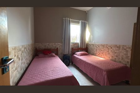 Quarto 2 de casa à venda com 3 quartos, 150m² em Loteamento Alphaville Residencial, Goiânia