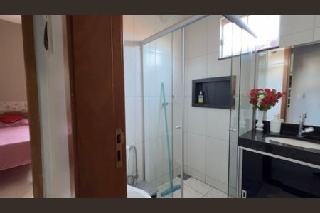 Banheiro  de casa à venda com 3 quartos, 150m² em Loteamento Alphaville Residencial, Goiânia