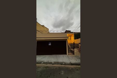 Casa para alugar com 152m², 2 quartos e 2 vagas Casa para alugar com 152m², 2 quartos e 2 vagasFachada