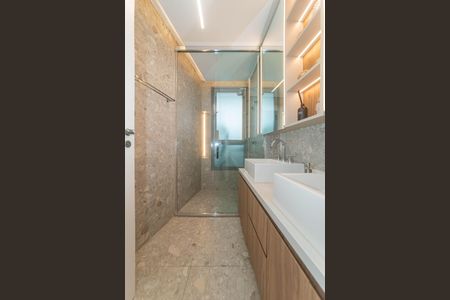 Apartamento à venda com 197m², 3 quartos e 3 vagasBanheiro da Suíte 2