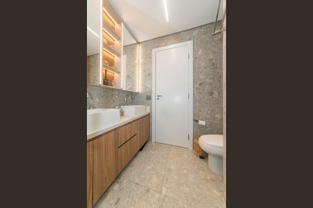 Apartamento à venda com 197m², 3 quartos e 3 vagasBanheiro da Suíte 2