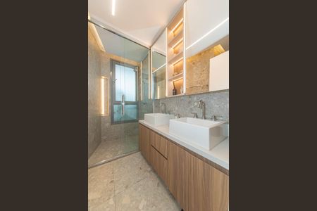 Apartamento à venda com 197m², 3 quartos e 3 vagasBanheiro da Suíte 2