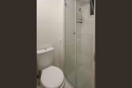 Banheiro de kitnet/studio para alugar com 1 quarto, 22m² em São Lucas, São Paulo