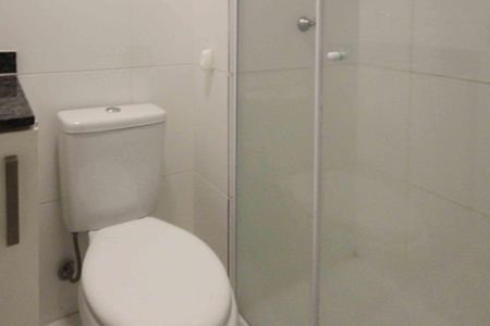 Banheiro de kitnet/studio para alugar com 1 quarto, 22m² em São Lucas, São Paulo
