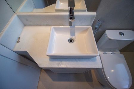 Casa de condomínio para alugar com 159m², 3 quartos e 4 vagas Casa de condomínio para alugar com 159m², 3 quartos e 4 vagasBanheiro da Suíte 2