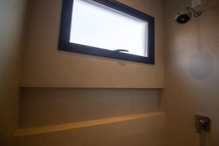 Casa de condomínio para alugar com 159m², 3 quartos e 4 vagas Casa de condomínio para alugar com 159m², 3 quartos e 4 vagasBanheiro da Suíte 1