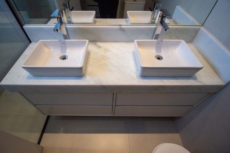 Casa de condomínio para alugar com 159m², 3 quartos e 4 vagas Casa de condomínio para alugar com 159m², 3 quartos e 4 vagasBanheiro da Suíte 1